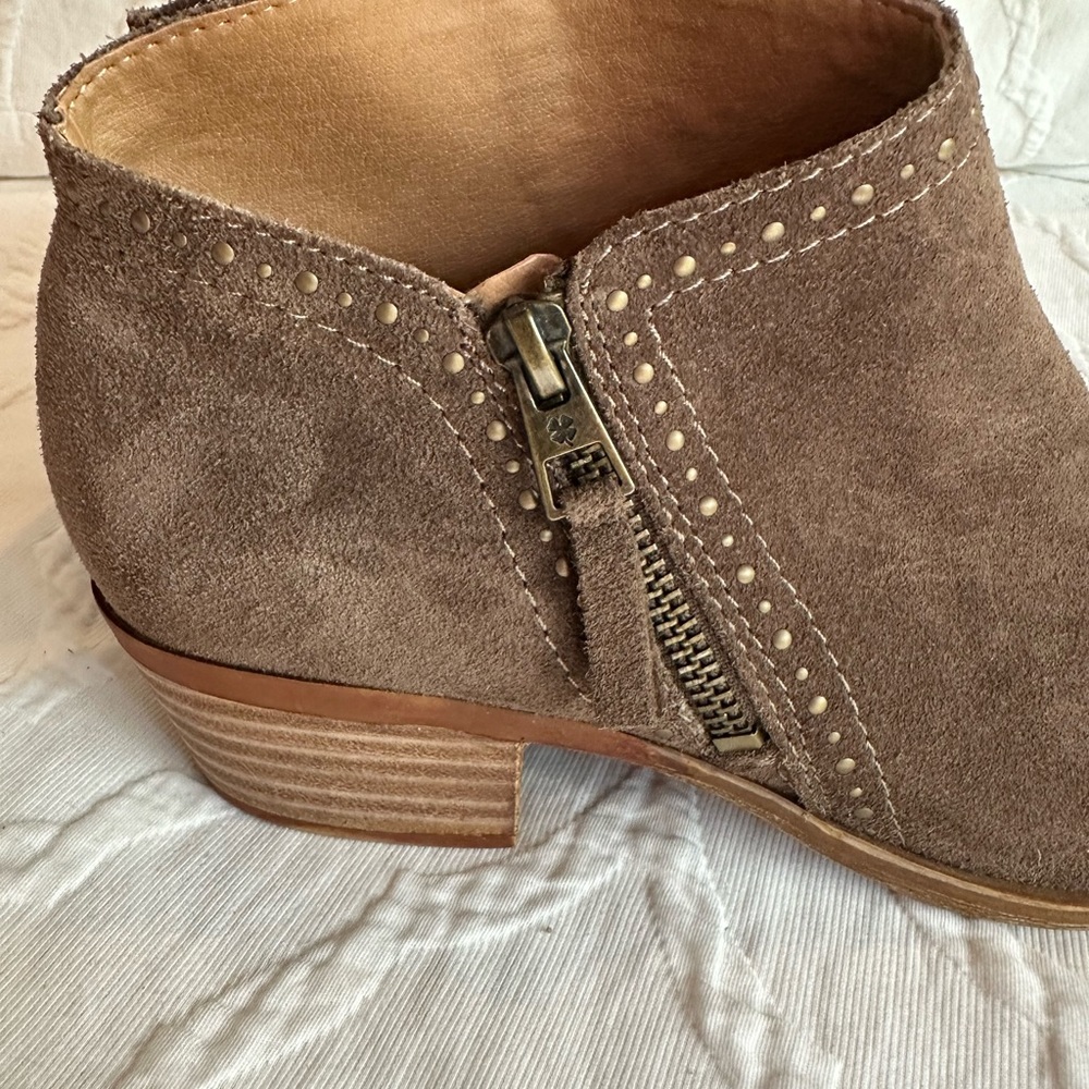 Lucky Brand Booties EUC Size 8.5